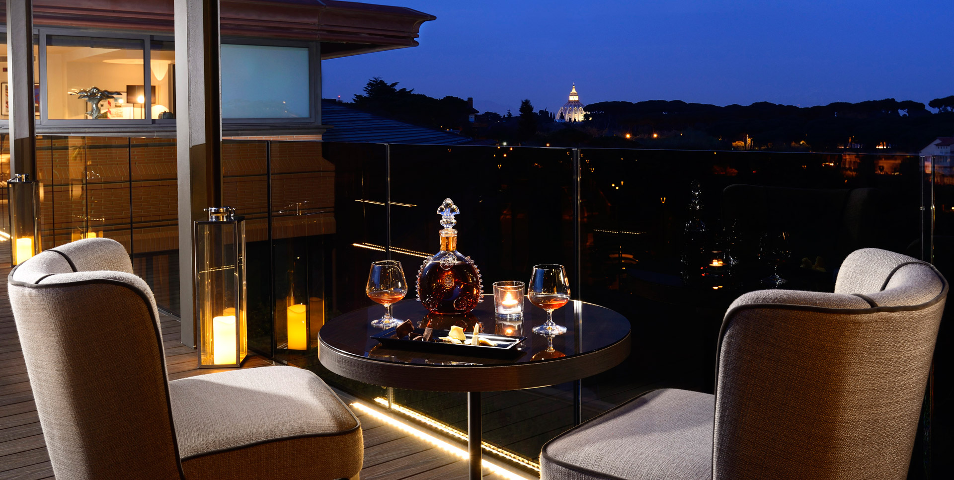 AROMA_Rooftop-Sky-Stars-Bar